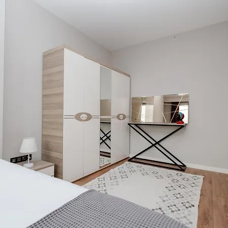 Metro Istasyonu Karsisi Lux Apartamento