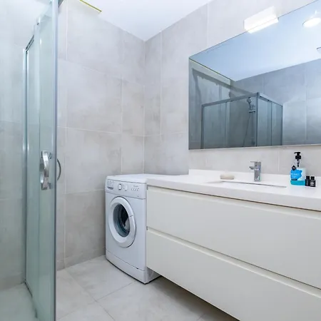 Metro Istasyonu Karsisi Lux Apartamento *